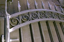 Heavy duty gate top