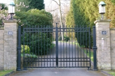 heavy-electric-gates-for-a-grand-house